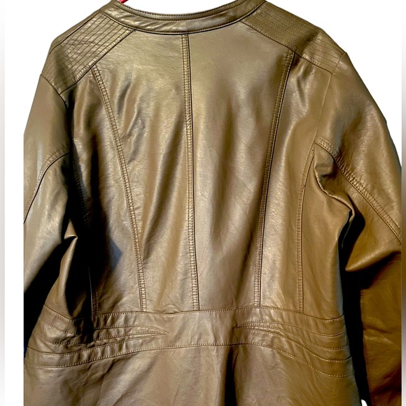 Apt.9 Jacket 🧥 - Picture 3 of 5